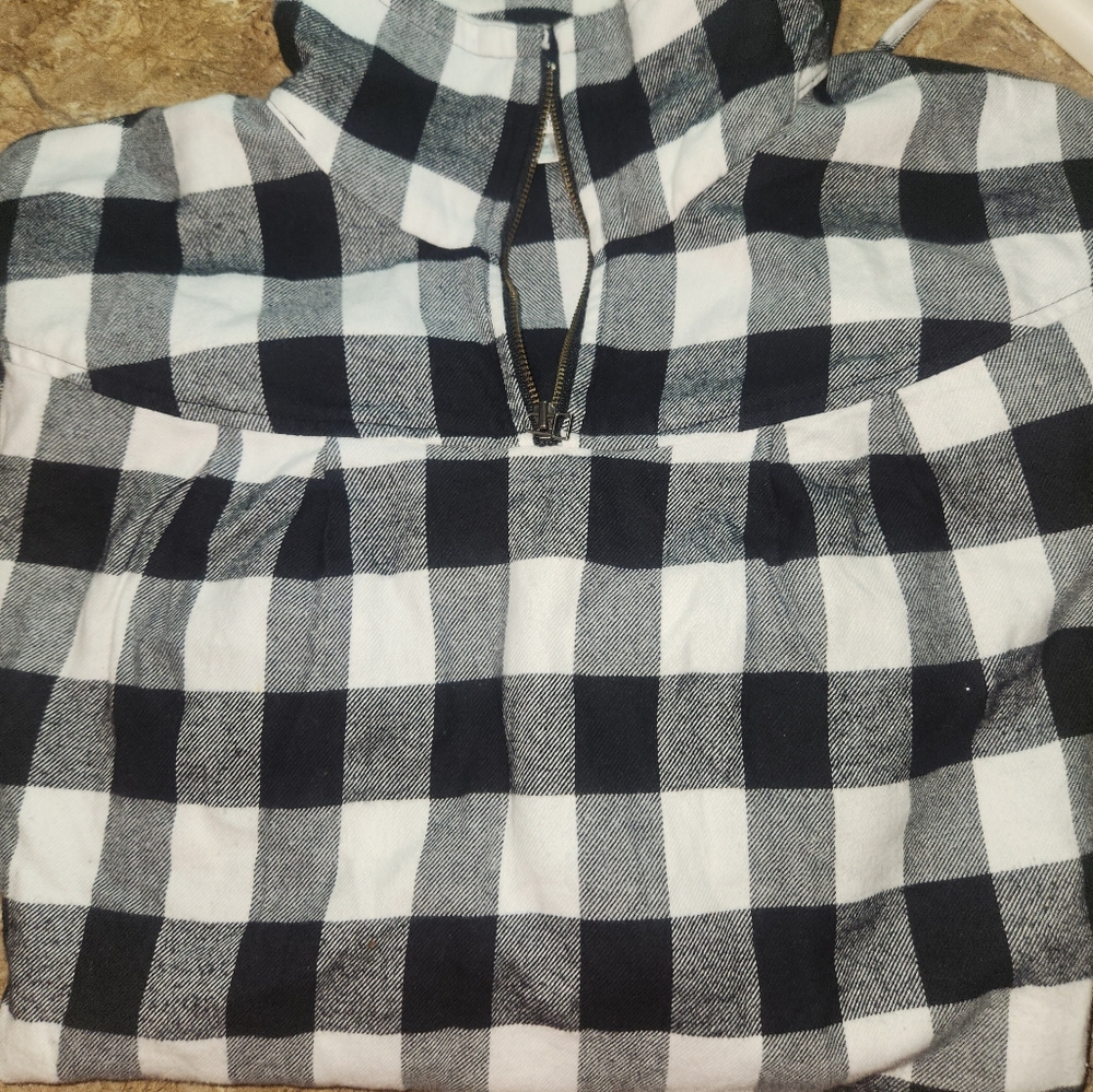 Long sleeve shirt with draw strings